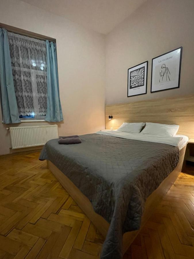Romantic Apartments - City Center 5 15 Lviv Bagian luar foto