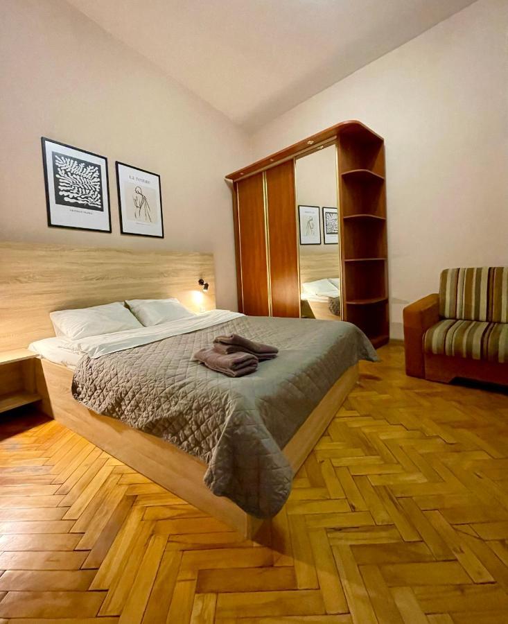 Romantic Apartments - City Center 5 15 Lviv Bagian luar foto